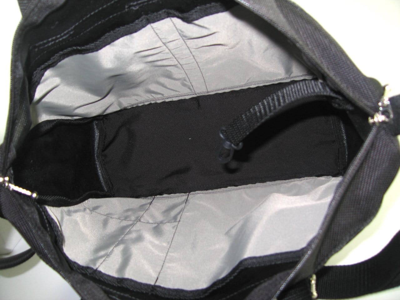 B briefcase travel bag with detachable shoulder strap